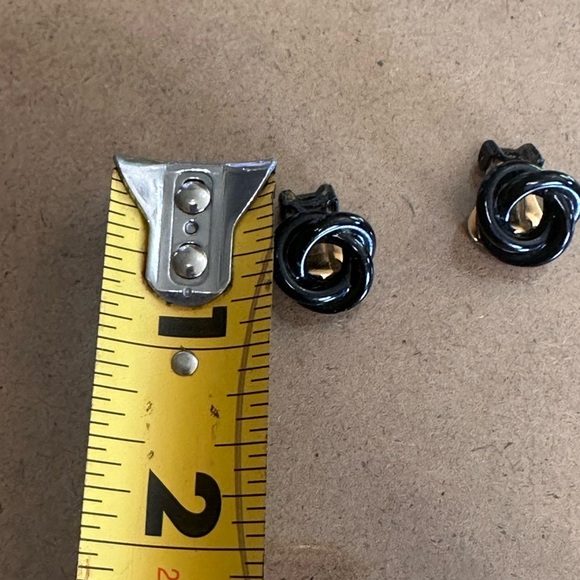 Vintage Round Black Twisted Circle Clip On Earrings. - Picture 5 of 5